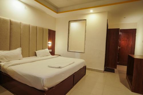 hotel weekend heights