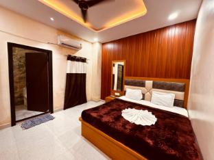 Shri Sudama Hotel  Mahamaya Chowk ,,5 star