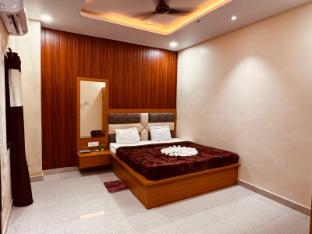 Shri Sudama Hotel  Mahamaya Chowk ,,5 star