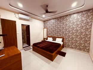 Shri Sudama Hotel  Mahamaya Chowk ,,5 star