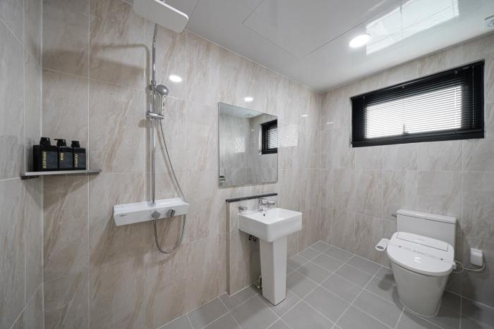 gunsan hound hotel