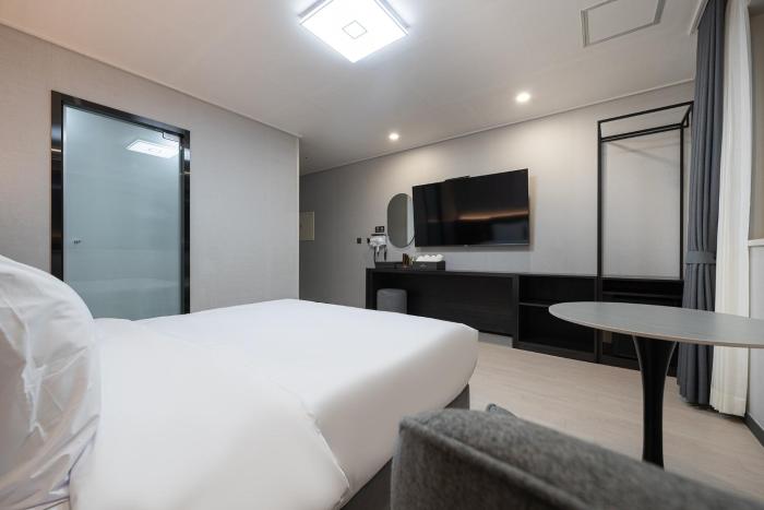gunsan hound hotel