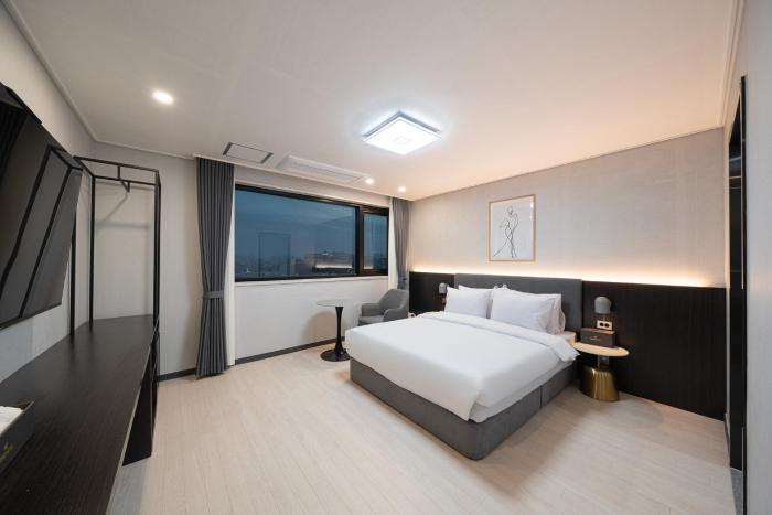 gunsan hound hotel