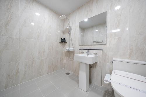 gunsan hound hotel