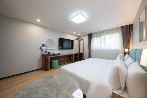 gunsan hound hotel
