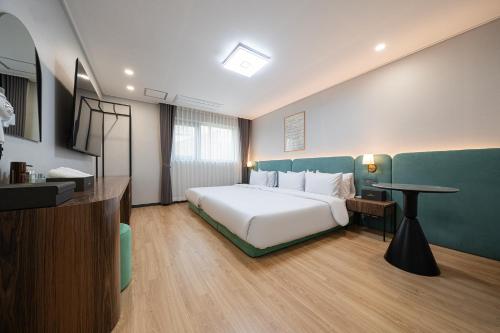 gunsan hound hotel