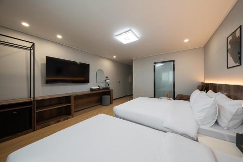 gunsan hound hotel
