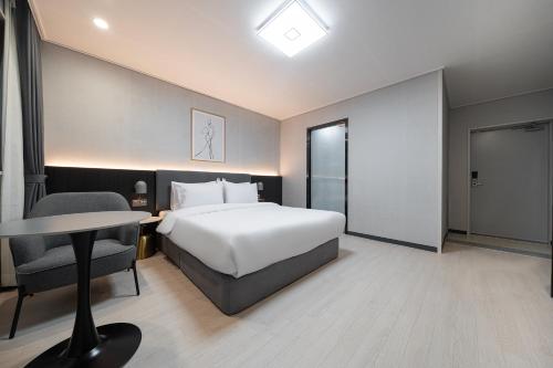 gunsan hound hotel