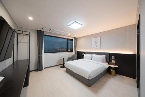 gunsan hound hotel
