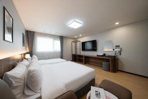 gunsan hound hotel