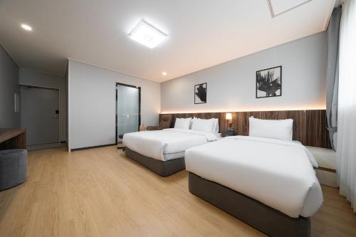gunsan hound hotel
