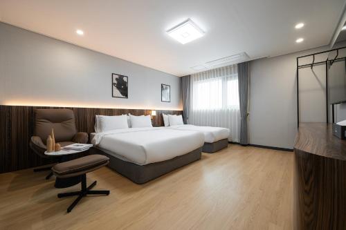 gunsan hound hotel
