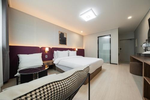 gunsan hound hotel
