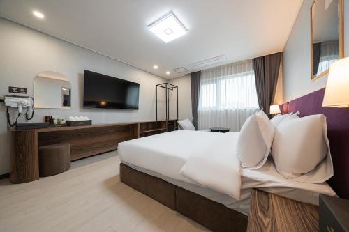 gunsan hound hotel