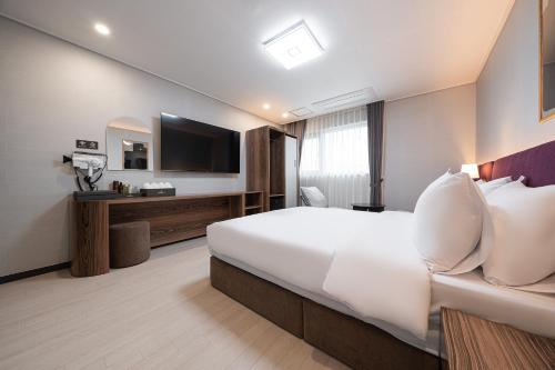gunsan hound hotel