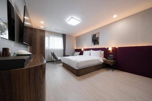 gunsan hound hotel