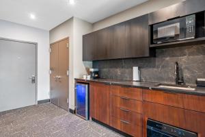 beacon suites hotel