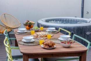 invictus escape jacuzzi and charm in the city
