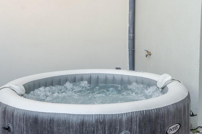 invictus escape jacuzzi and charm in the city