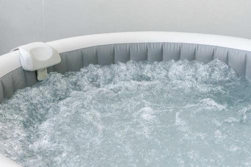 invictus escape jacuzzi and charm in the city