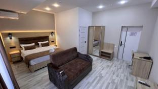 Shosh Modern,,3 star
