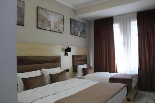 Shosh Modern,,3 star
