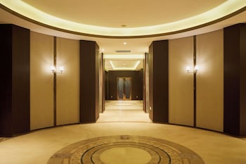 genpla hotel by shenzhen metro