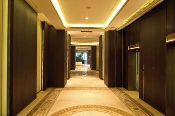 genpla hotel by shenzhen metro