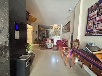 Townhouse Oak Near Rsud Dr. Zainoel Abi,,2 star