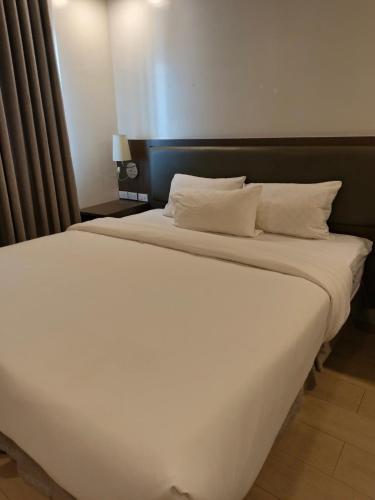 Aura Luxe Stays At Bcct,,4 star
