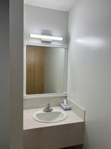 coast whitecourt hotel