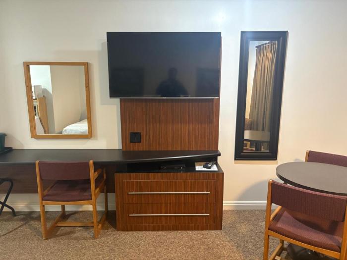 coast whitecourt hotel