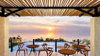 the sand suites and villas