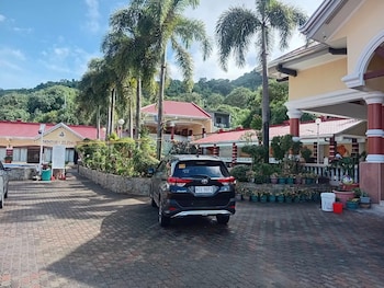 Townhouse Sentosa Elenita Private Resort,,2 star