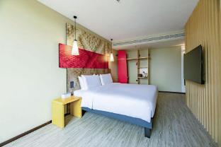 ibis xian baqiao tianwang hongqing subway station hotel