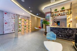 ibis xian baqiao tianwang hongqing subway station hotel