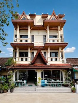 Holiday House Kata & Karon Phuket,,2 star
