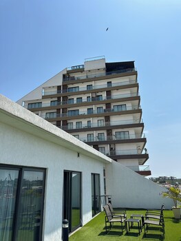 peravi suites at the signature