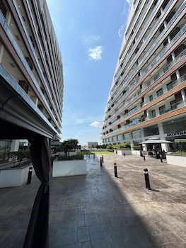 peravi suites at the signature