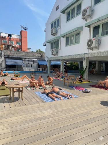 bangkok group bunk hotel khaosan