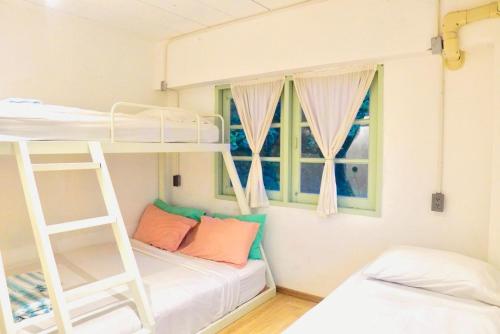 bangkok group bunk hotel khaosan