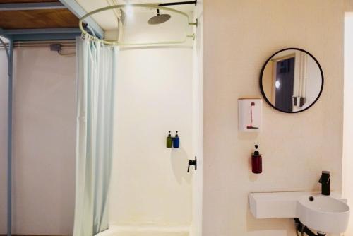 bangkok group bunk hotel khaosan