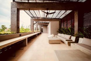 thehub pererenan coworking pool and rooftop
