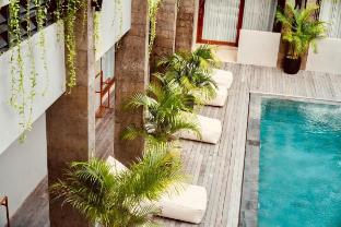 thehub pererenan coworking pool and rooftop