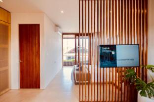 thehub pererenan coworking pool and rooftop