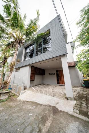 thehub pererenan coworking pool and rooftop