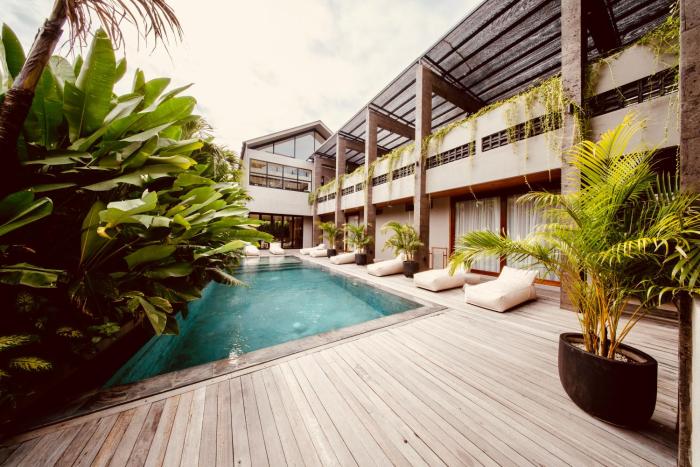 thehub pererenan coworking pool and rooftop