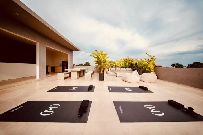 thehub pererenan coworking pool and rooftop