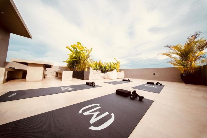 thehub pererenan coworking pool and rooftop