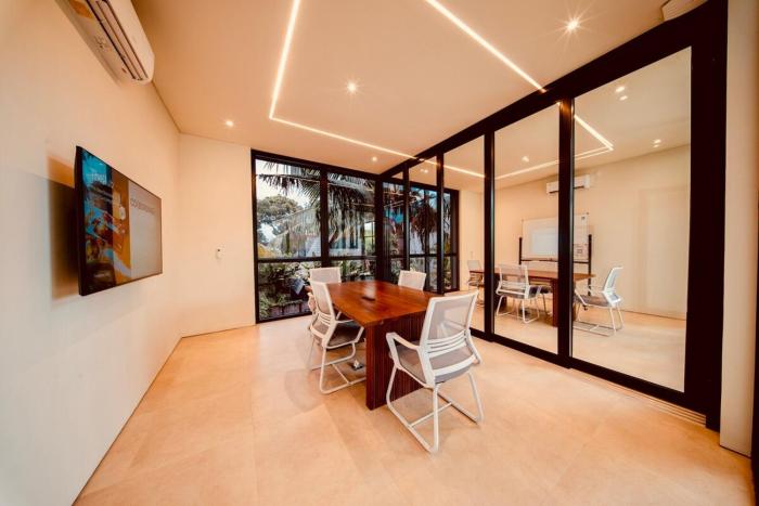 thehub pererenan coworking pool and rooftop